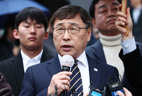 학생인권조례 폐지안 통과에 입장 밝히는 정근식 교육감