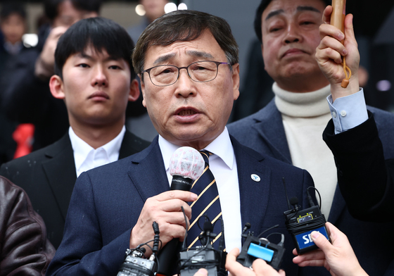 학생인권조례 폐지안 통과에 입장 밝히는 정근식 교육감