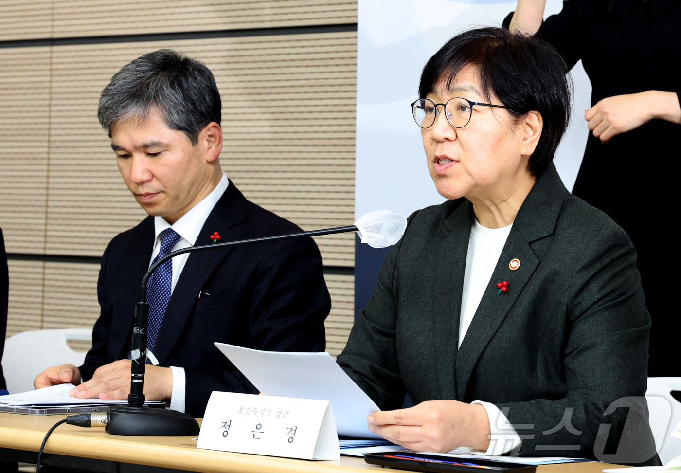 (세종=뉴스1) 김기남 기자 = 정은경 보건복지부 장관이 16일 오후 세종시 정부세종청사 보건복지부 브리핑실에서 2026년 업무계획 내용을 설명하고 있다. 2025.12.16/뉴스 …