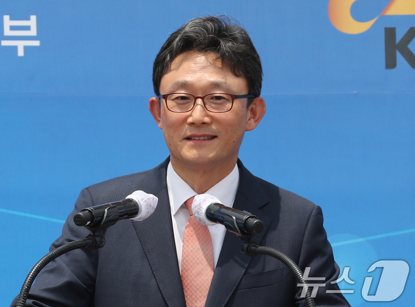 (서울=뉴스1) 송원영 기자 = KT 이사회가 박윤영 전 KT 기업부문장 사장을 차기 KT 대표이사(CEO) 단수 후보로 확정했다. 박 전 사장의 임기는 내년 3월말 정기 주주총회 …