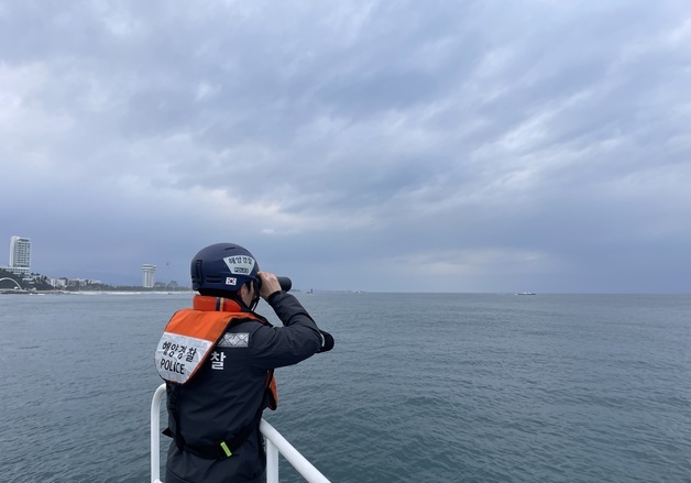 강릉 경포해변 실종자 수색 야간 체제 전환…경비함정 2척 투입(종합)