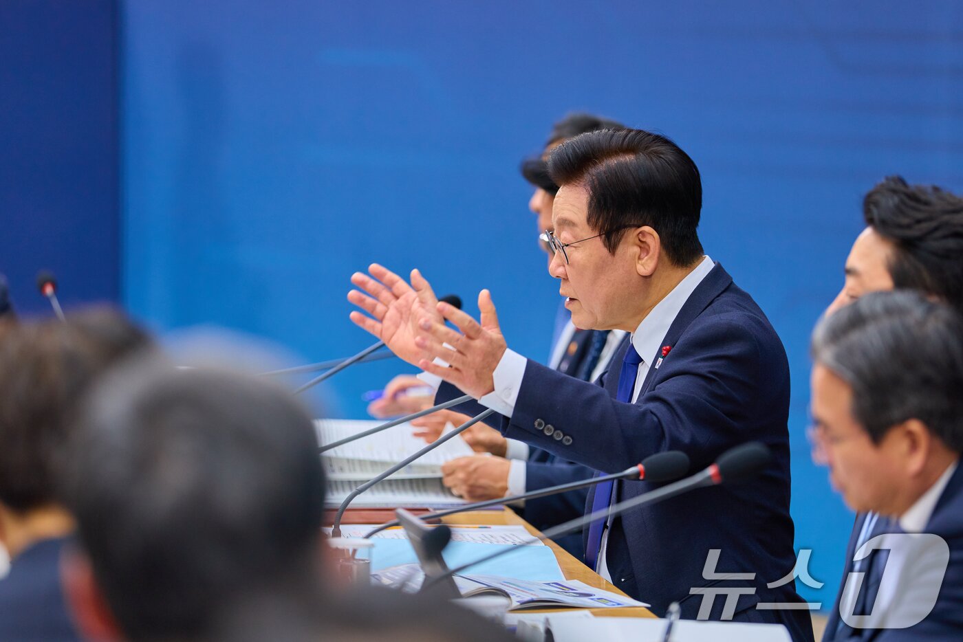 본문 이미지 - 이재명 대통령이 16일 세종시 정부세종컨벤션센터에서 열린 보건복지부(질병관리청)·식품의약품안전처 업무보고에서 발언하고 있다. (대통령실 제공. 재판매 및 DB 금지) 2025.12.16/뉴스1 ⓒ News1 허경 기자