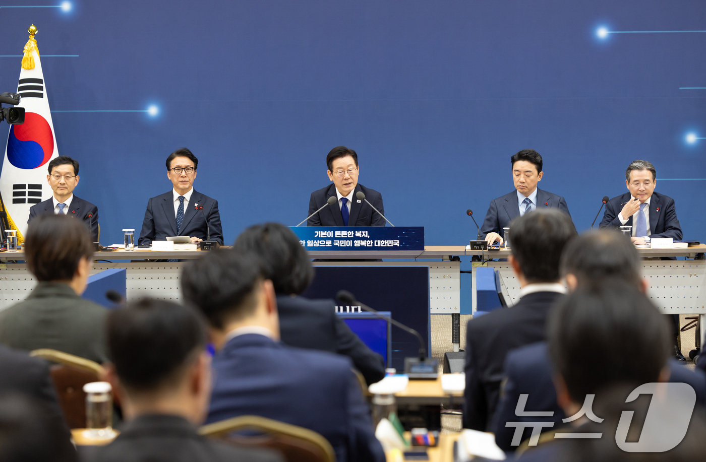 (서울=뉴스1) 허경 기자 = 이재명 대통령이 16일 세종시 정부세종컨벤션센터에서 열린 보건복지부(질병관리청)·식품의약품안전처 업무보고에서 발언하고 있다. (대통령실 제공. 재판매 …