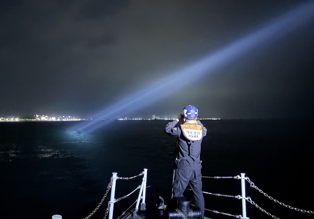 강릉 경포해변 실종자 수색 야간 체제 전환…경비함정 2척 투입(종합)