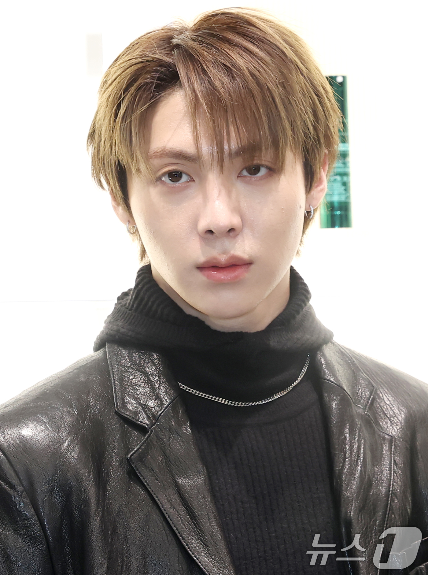 (서울=뉴스1) 권현진 기자 = 올데이프로젝트 우찬이 16일 서울 성동구 스테이지35에서 열린 브이티 코스메틱(VT Cosmetics) 팝업스토어 오픈 기념 프리뷰 행사에 참석해 …