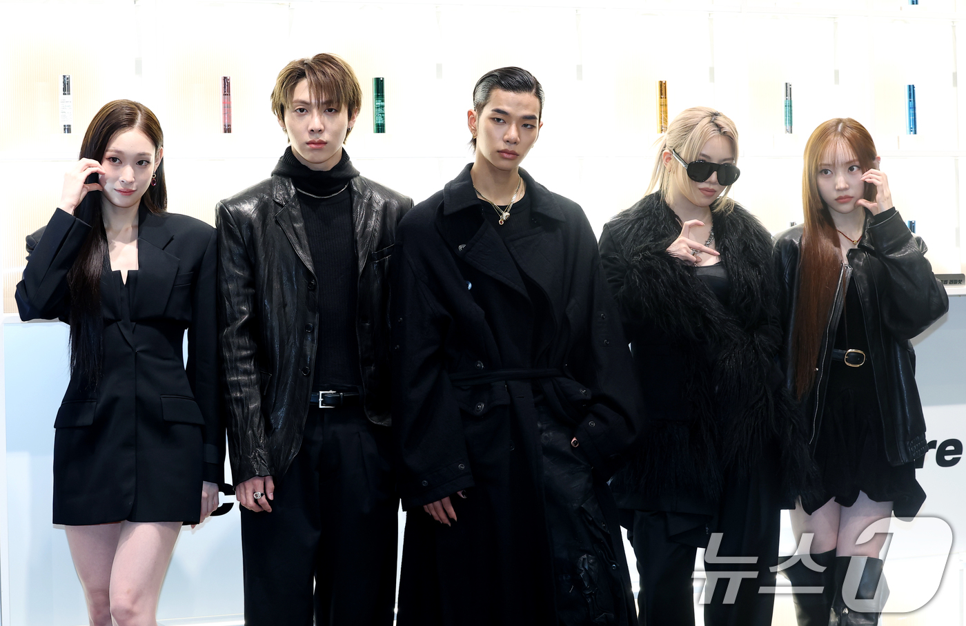 (서울=뉴스1) 권현진 기자 = 올데이프로젝트 애니(왼쪽부터)와 우찬, 타잔, 베일리, 영서가 16일 서울 성동구 스테이지35에서 열린 브이티 코스메틱(VT Cosmetics) 팝 …