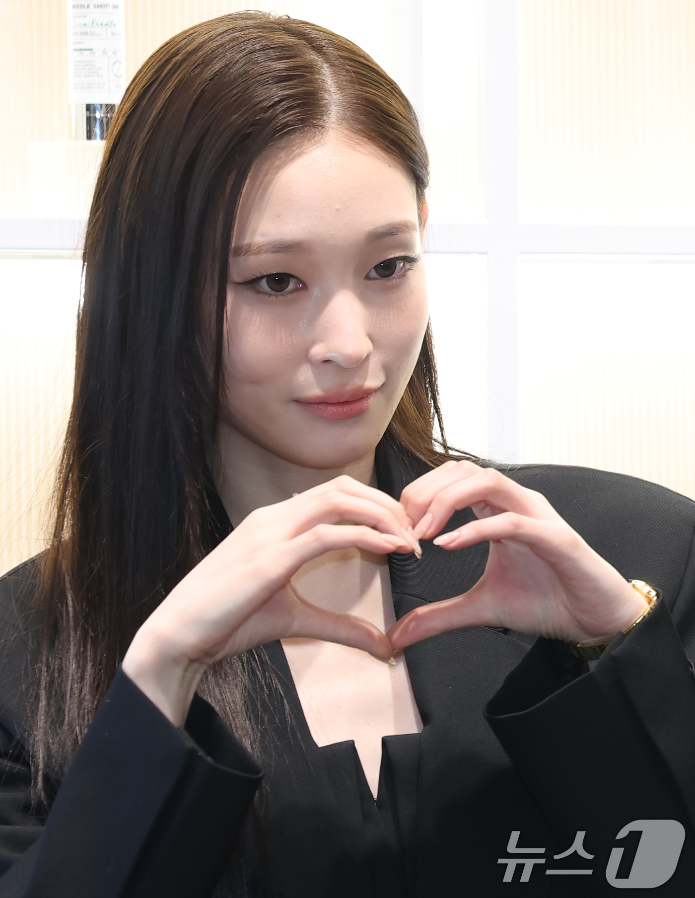 (서울=뉴스1) 권현진 기자 = 올데이프로젝트 애니가 16일 서울 성동구 스테이지35에서 열린 브이티 코스메틱(VT Cosmetics) 팝업스토어 오픈 기념 프리뷰 행사에 참석해 …