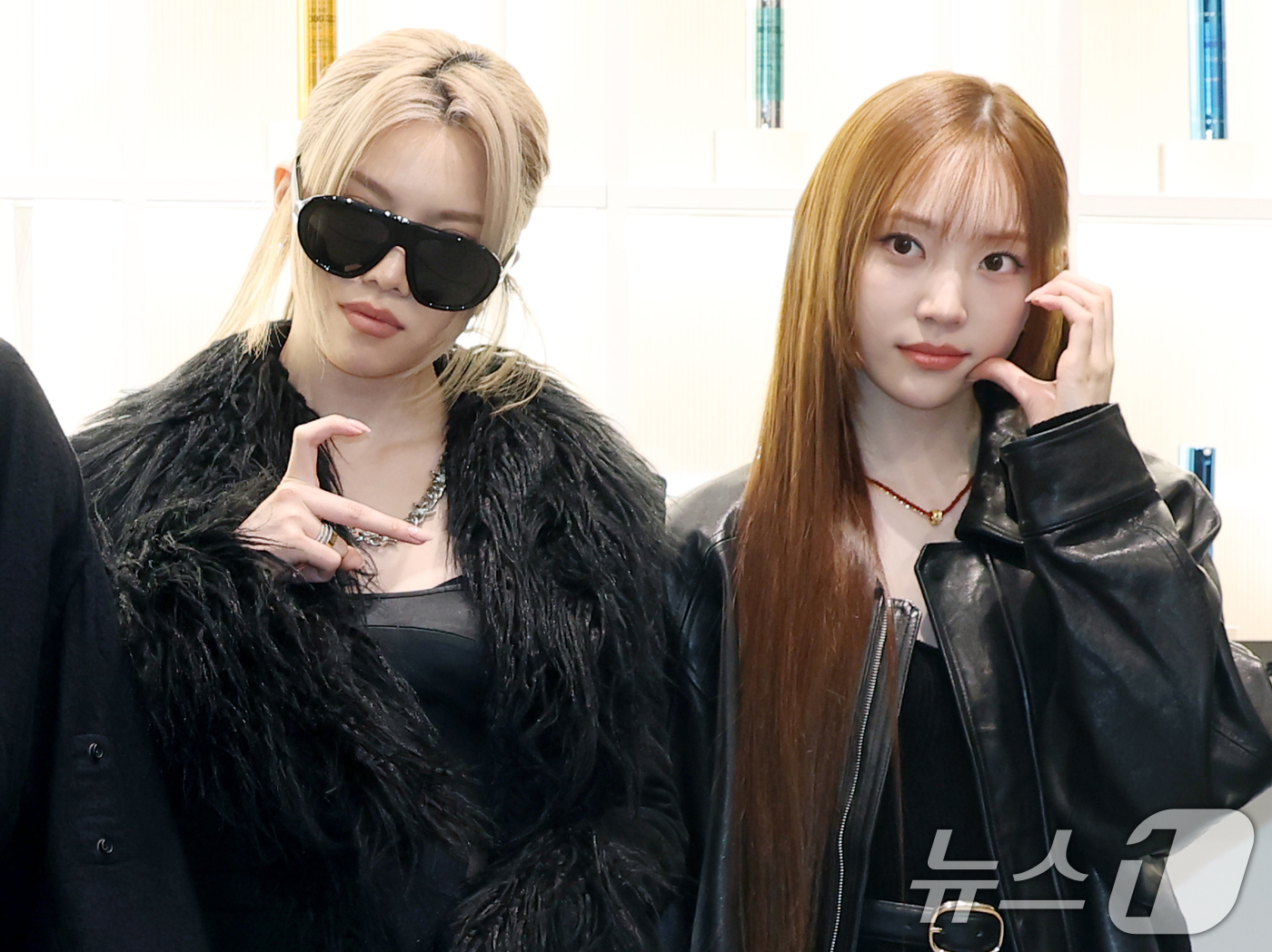 (서울=뉴스1) 권현진 기자 = 올데이프로젝트 베일리와 영서(오른쪽)가 16일 서울 성동구 스테이지35에서 열린 브이티 코스메틱(VT Cosmetics) 팝업스토어 오픈 기념 프리 …