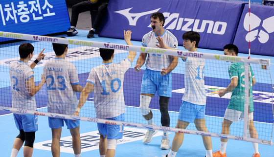 '연패는 없다' 대한항공, 1-2위 맞대결서 현대캐피탈 3-0 셧아웃