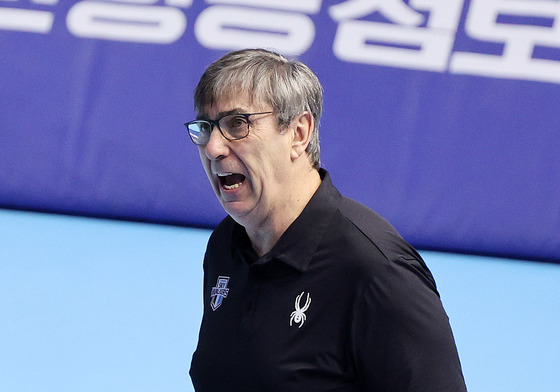 작전 지시하는 필립 블랑 현대캐피탈 감독