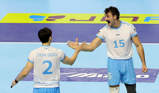 대한항공, 현대캐피탈 셧아웃 완파…8점 차 1위 질주