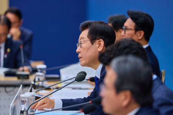 李대통령 "온누리상품권, 지역화폐 고려해 사용처 고민해달라"