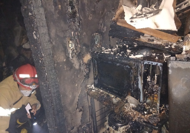 새벽 전주 다가구주택 화재…1명 화상, 10명 구조