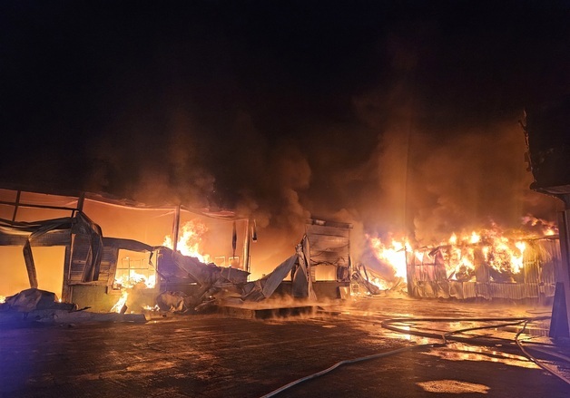 대구 이불 제조공장서 불…6시간여 만에 완진·공장 3개동 전소