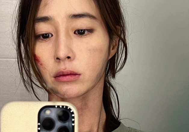 "밤샘 촬영후 씻기전" 이민정, 피투성이 셀카…여전한 미모 [N샷]