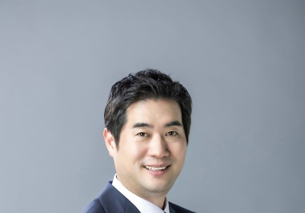 윤석금 회장 차남 윤새봄 웅진 대표, 부회장 승진