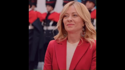 본문 이미지 - 지난 11일(현지시간) 조르자 멜로니 이탈리아 총리가 로마 정부청사에서 다니엘 샤푸 모잠비크 대통령을 만나는 모습. (멜로니 총리 엑스(X) 계정 갈무리)