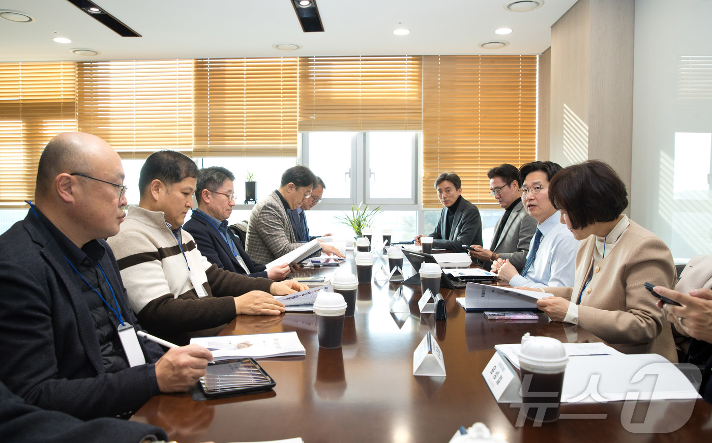 (서울=뉴스1) = 구혁채 과학기술정보통신부 제1차관이 17일 오전 세종특별자치시 정부세종청사 집무실에서 열린 회토류 전문가 간담회에서 발언하고 있다. (과학기술정보통신부 제공. …