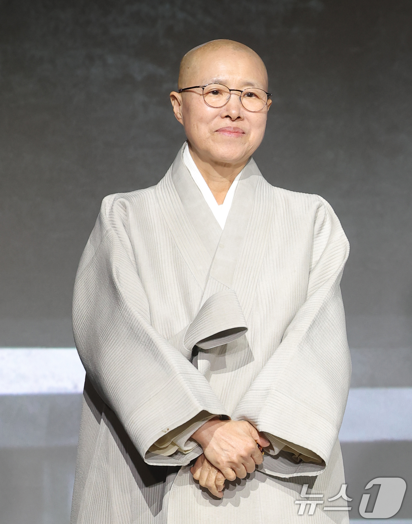 (서울=뉴스1) 권현진 기자 = 선재스님이 17일 오전 서울 종로구 JW메리어트동대문스퀘어에서 열린 넷플릭스 예능 '흑백요리사: 요리 계급 전쟁2'(이하 '흑백요리사2') 제작발표 …