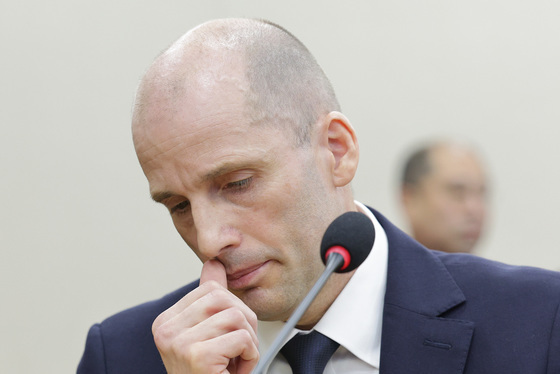 청문회 출석한 해롤드 로저스