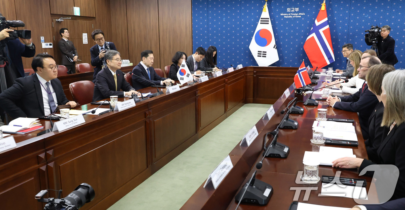 (서울=뉴스1) 임세영 기자 = 조현 외교부 장관이 17일 오전 서울 종로구 정부서울청사에서 열린 '한-노르웨이 외교장관회담'에서 발언을 하고 있다. (공동취재) 2025.12.1 …