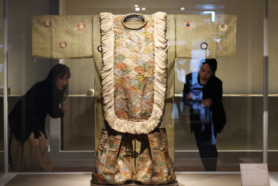 눈길 사로잡는 日 궁정 복식