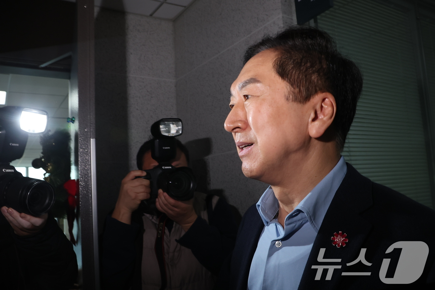 (서울=뉴스1) 장수영 기자 = 김건희특검이 '로저비비에 클러치백 수수 의혹'과 관련해 김기현 의원실과 자택에 대한 압수수색에 착수한 17일 오전 서울 여의도 국회의원회관에서 김기 …