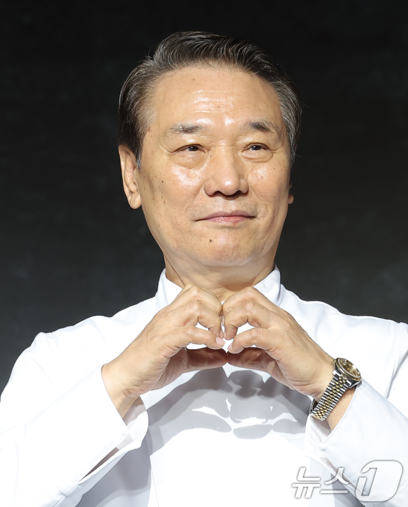 (서울=뉴스1) 권현진 기자 = 셰프 후덕죽이 17일 오전 서울 종로구 JW메리어트동대문스퀘어에서 열린 넷플릭스 예능 '흑백요리사: 요리 계급 전쟁2'(이하 '흑백요리사2') 제작 …