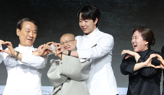 하트 그리는 후덕죽과 선재스님