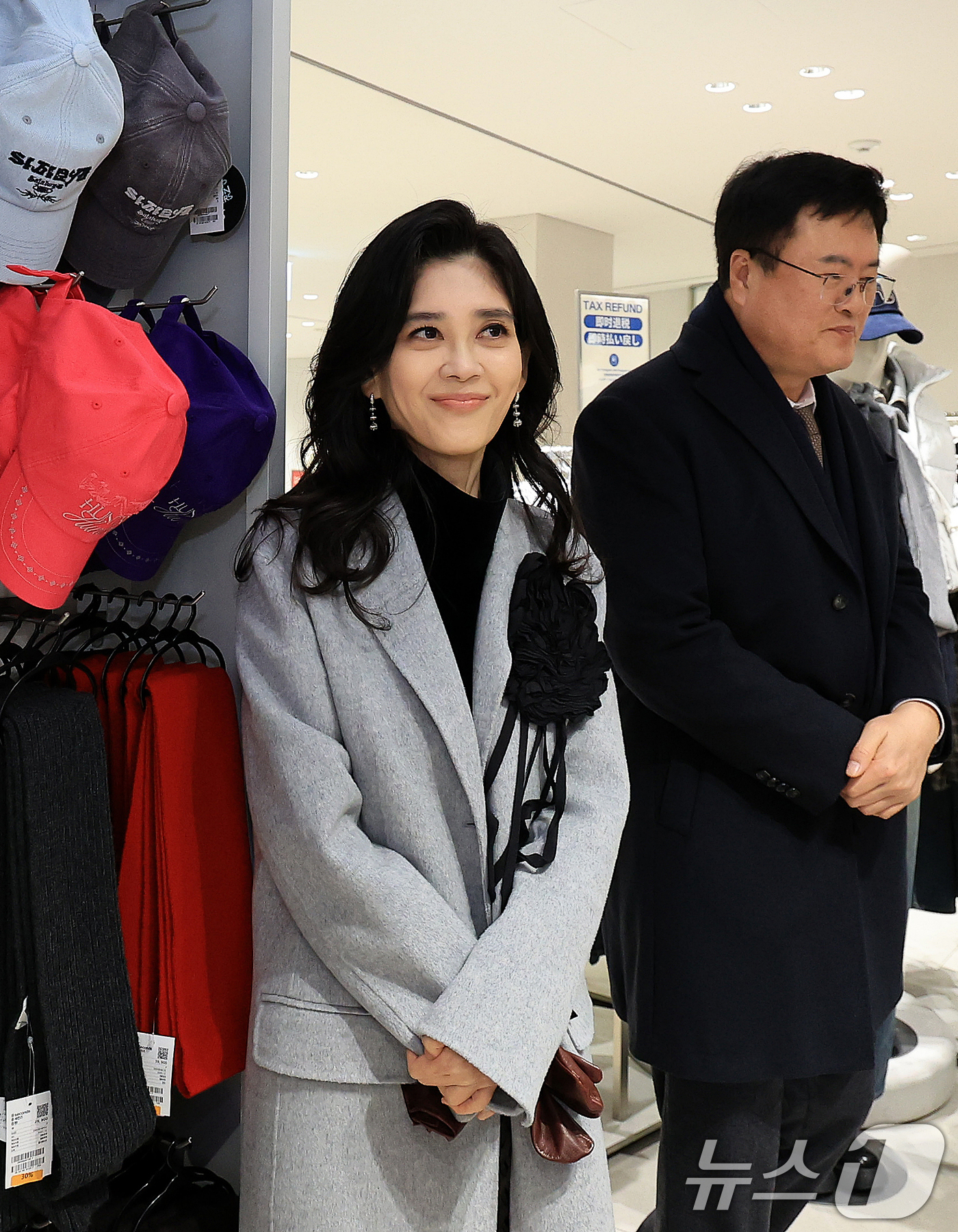 (서울=뉴스1) 이호윤 기자 = 이부진 호텔신라 사장과 김대현 문화체육관광부 제2차관이 17일 서울 중구 명동 에잇세컨즈 명동점을 방문해 2026코리아그랜드세일 현장점검을 하고 있 …