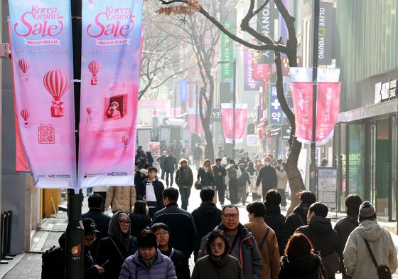 명동거리에 걸린 2026 코리아그랜드세일