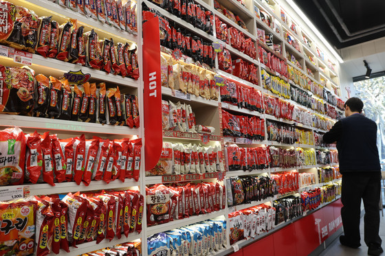 K-라면 수출 2조 돌파 '11년 연속 최고'