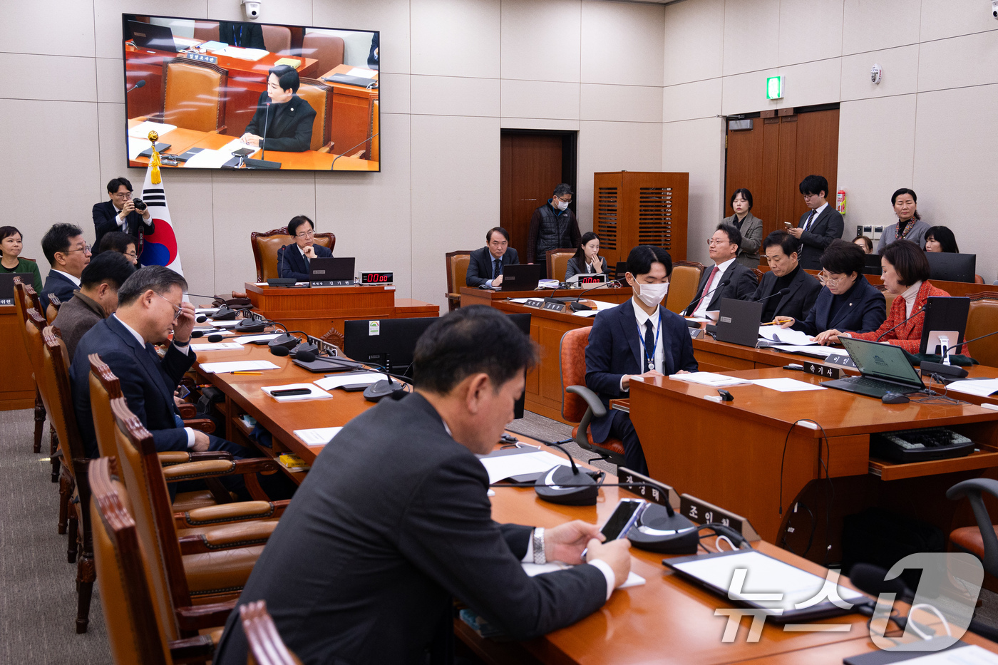 (서울=뉴스1) 유승관 기자 = 이만희 국회 2025 아시아태평양경제협력체(APEC) 정상회의 지원 특별위원회 국민의힘 간사가 17일 서울 여의도 국회에서 열린 제430회 국회(임 …