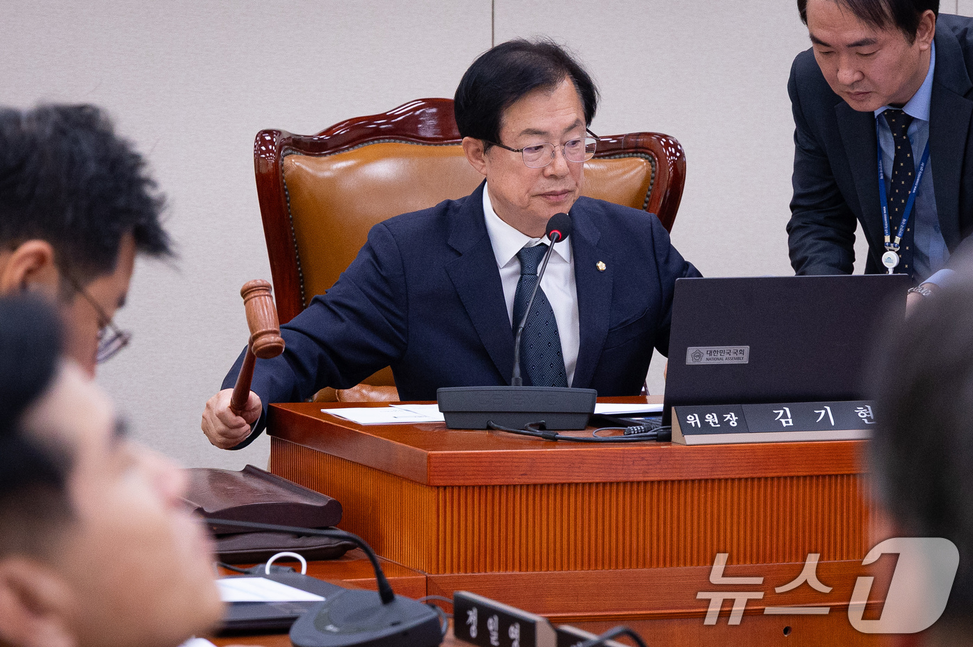 (서울=뉴스1) 유승관 기자 = 이만희 국회 2025 아시아태평양경제협력체(APEC) 정상회의 지원 특별위원회 국민의힘 간사가 17일 서울 여의도 국회에서 열린 제430회 국회(임 …