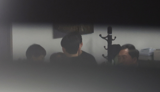 김건희 특검 압수수색 앞두고 사무실 도착한 김기현 의원