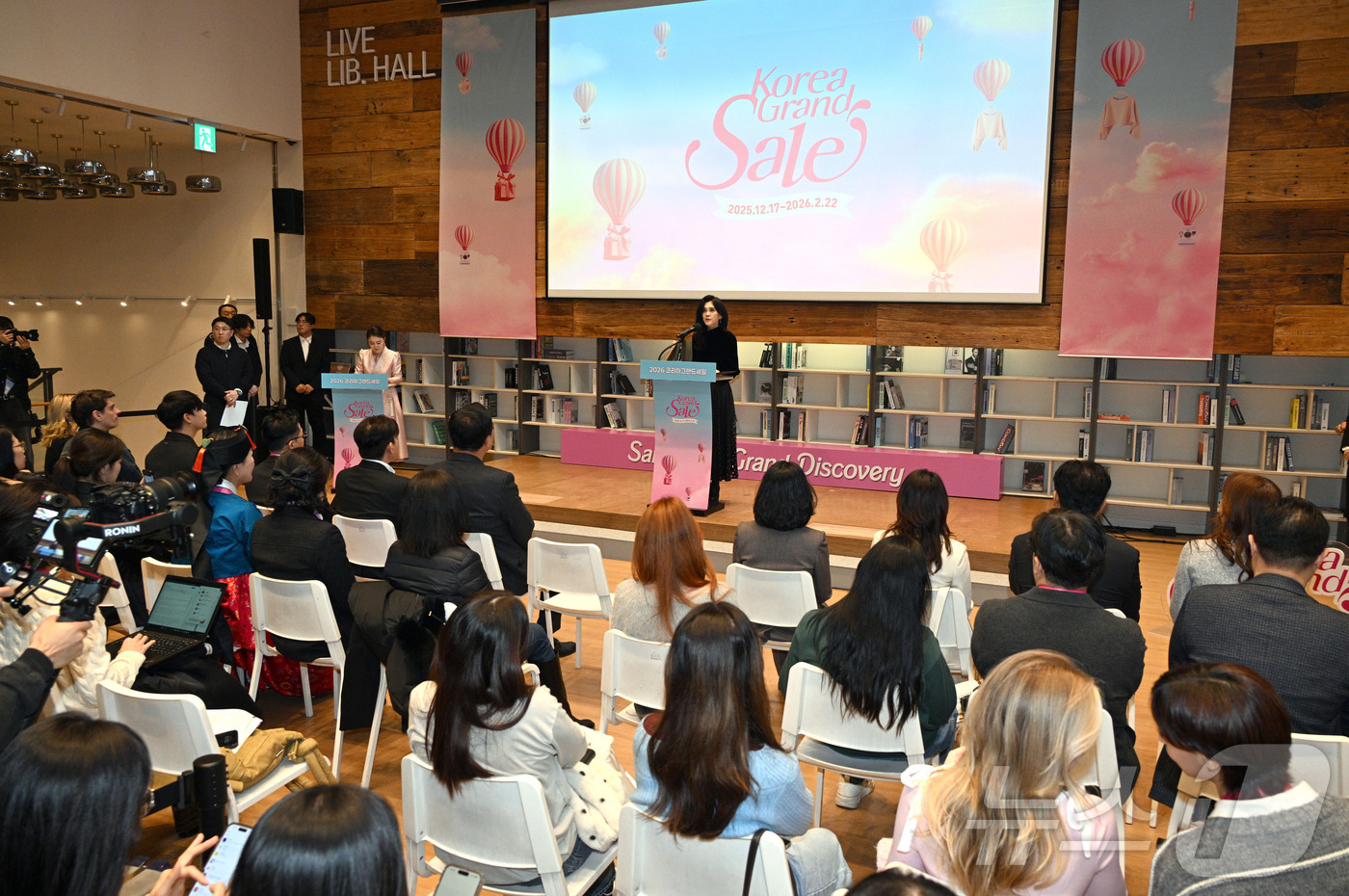 (서울=뉴스1) 이호윤 기자 = 이부진 한국방문의해위원장이 17일 서울 명동 커뮤니티하우스 마실에서 열린 '코리아 그랜드 세일' 개막식 행사에서 인사말을 하고 있다. (공동취재) …