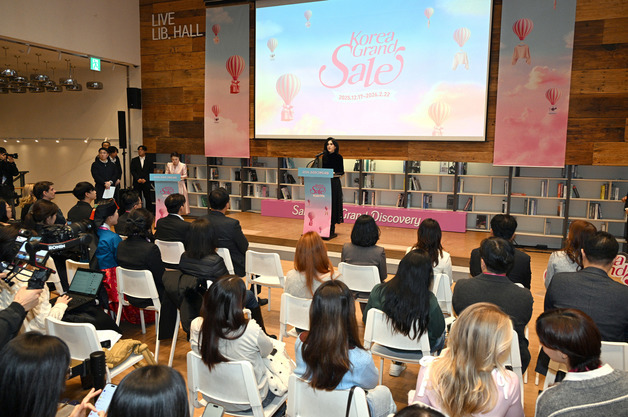 인사말하는 이부진 위원장