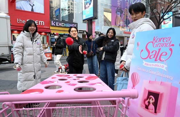 '코리아 그랜드 세일', 이벤트 참여하는 관광객들