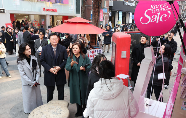 '2026 코리아 그랜드 세일' 현장 방문한 이부진 사장과 김대현 제2차관