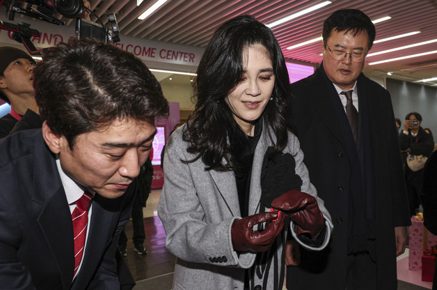 '코리아 그랜드 세일' 웰컴센터 체험하는 이부진 위원장