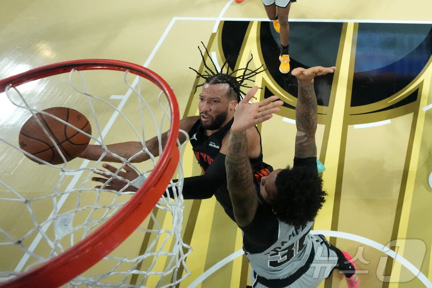 본문 이미지 - 2025 NBA컵 최우수선수로 선정된 제일런 브런슨. ⓒ 로이터=뉴스1