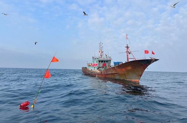 배타적경제수역서 어선 명칭·번호 표기 없이 조업한 중국어선 나포