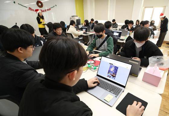 "태블릿 보급으론 부족…'AI 기반 학습지원 체계' 전환 필요"