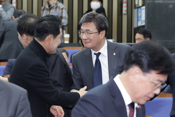 인사하는 장동혁·김대식