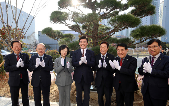 천연물안전관리연구원 기념식수