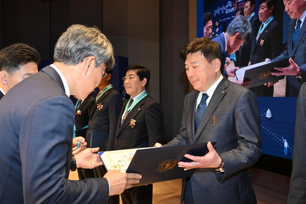 노기원 태왕 회장 '주택건설의 날' 산업포장 수상