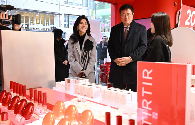 매장 방문한 이부진 위원장과 김대현 2차관