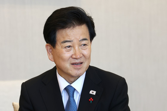 발언하는 정동영 장관