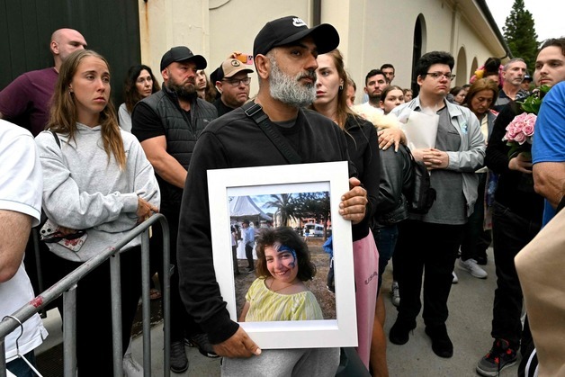 "언제 급진화됐는지 몰라"…본다이비치 총격범 풀리지 않는 의문