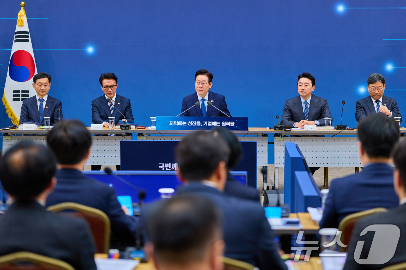 (서울=뉴스1) 허경 기자 = 이재명 대통령이 17일 세종시 정부세종컨벤션센터에서 열린 산업통상자원부·지식재산처·중소벤처기업부 업무보고에서 발언하고 있다. (대통령실 제공. 재판매 …